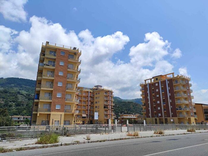 Appartamento trilocale in vendita in Contrada Marinella, Cartolano, Falerna