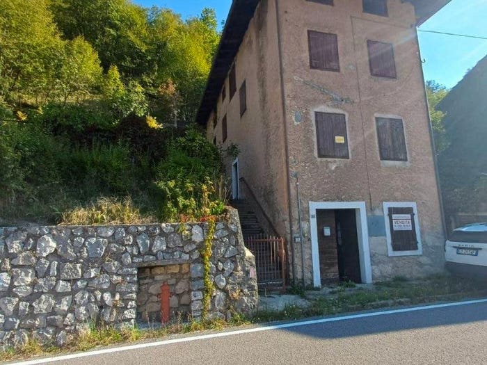 Casa con 6 locali in vendita in Frazione Alghebeni, Anghebeni, Vallarsa