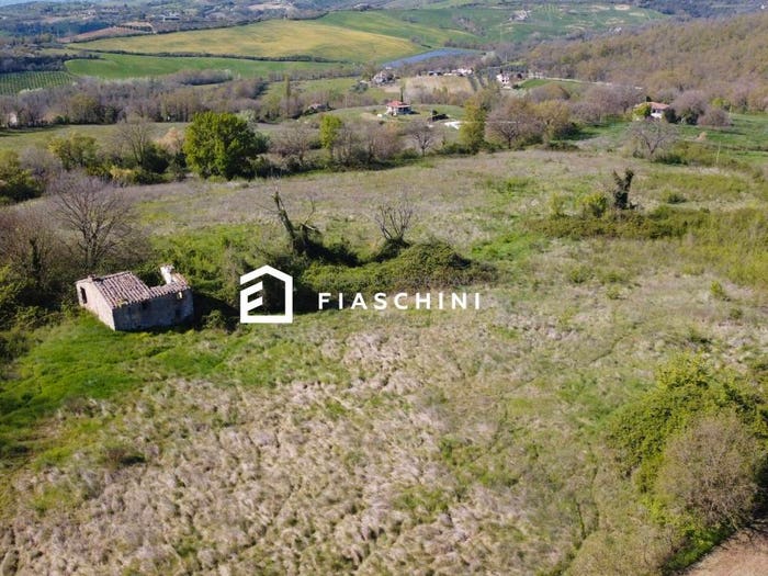 Casa con 6 locali in vendita in Vocabolo Martinozzi, Giove