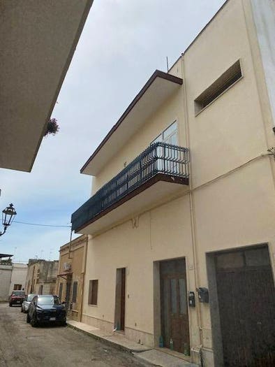 Appartamento con 5 locali in vendita in via G Garzia, Centro, Lizzanello