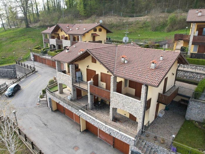 Casa trilocale in vendita in Via Portola, Roncola