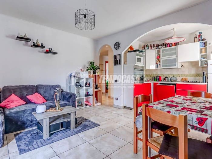 Appartamento trilocale in vendita in Via Creva, Centro, Luino