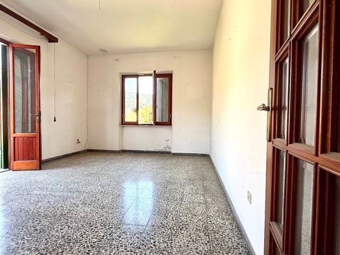 Casa con 6 locali in vendita in Strada Statale Aurelia, Castagnola, Massa