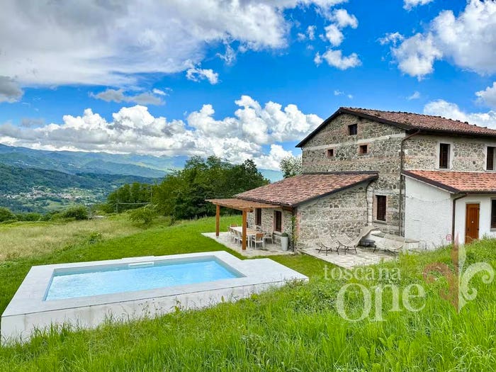 Casa con 6 locali in vendita in Via del Palancato, Casatico, Camporgiano