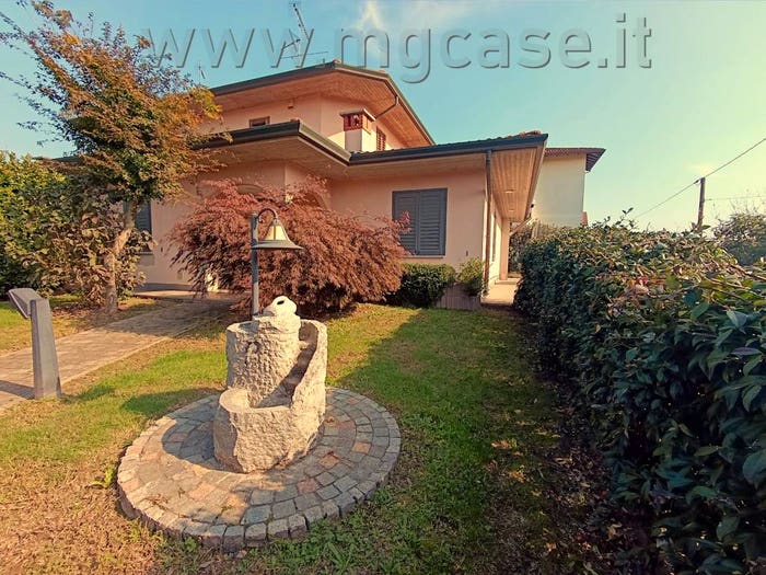 Casa con 6 locali in vendita in Via Papa Giovanni XXIII, Centro, Borgo Ticino