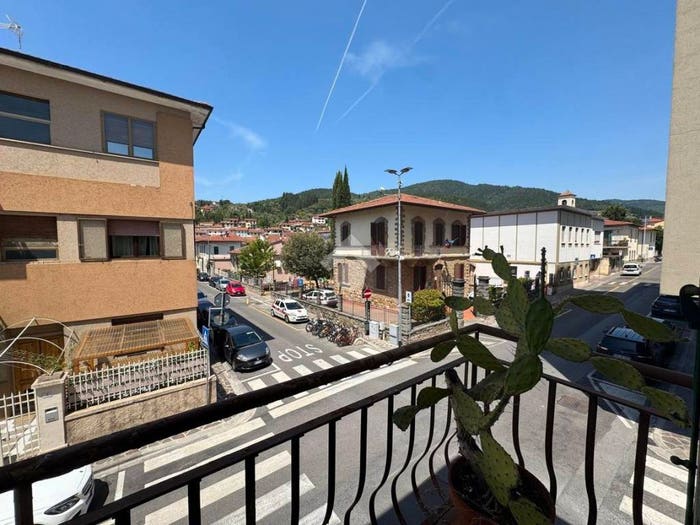 Appartamento trilocale in vendita in Via Padre Reginaldo Giuliani, San Francesco, Pelago
