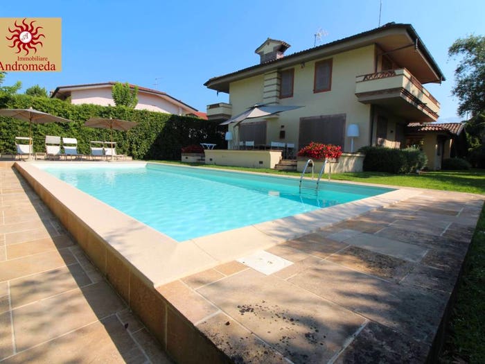 Casa con 6 locali in vendita in Via della Barbiera, Roma Imperiale, Forte dei Marmi
