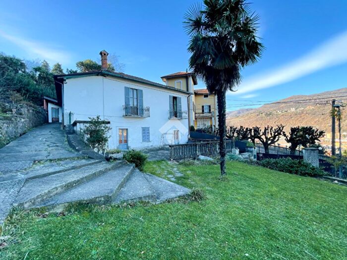 Casa con 7 locali in vendita in Via Farioli, Porto Ceresio