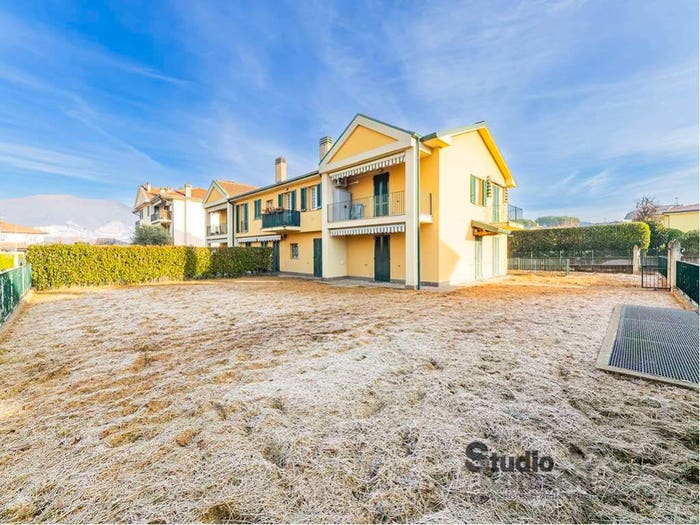 Appartamento con 5 locali in vendita in Via Casa Paradiso, Molteno