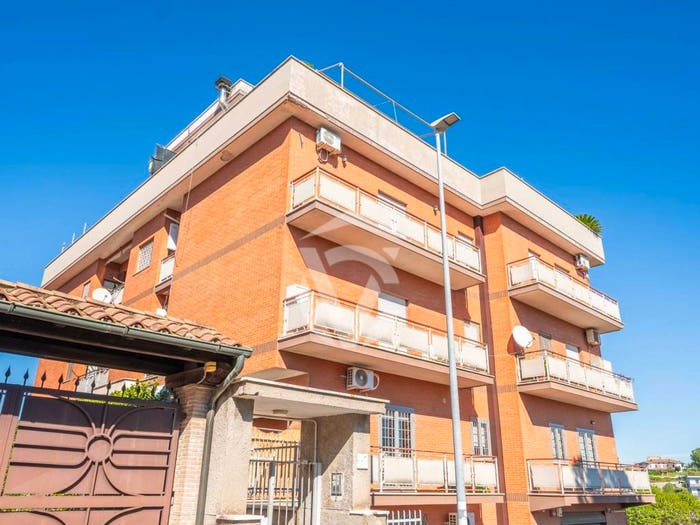 Appartamento quadrilocale in vendita in Via Geraci Siculo, Borghesiana, Roma
