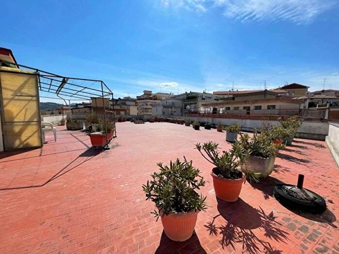 Appartamento con 6 locali in vendita in VIA FANO, Valle Miano, Ancona
