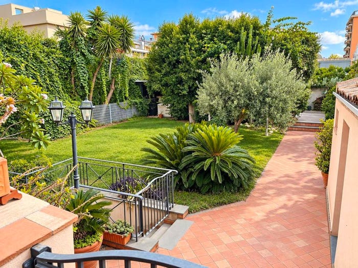 Casa con 6 locali in vendita in Via Guerrera, Guardia Li Cuti, Catania