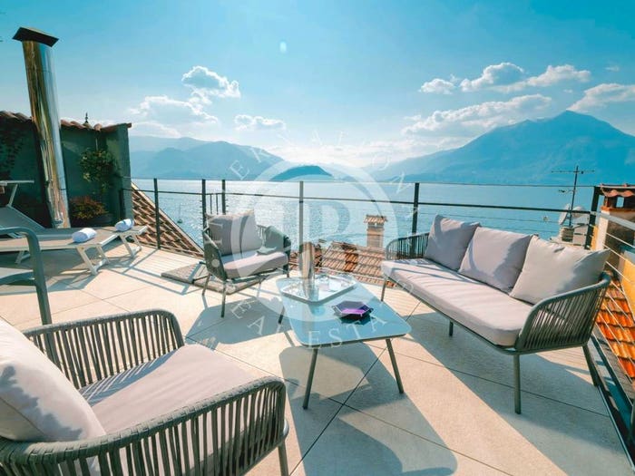 Casa con 6 locali in vendita in Fiumelatte, Varenna