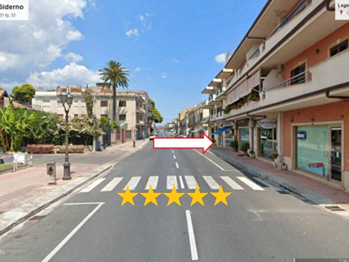 Appartamento trilocale in vendita in Corso della Repubblica, Centro, Siderno