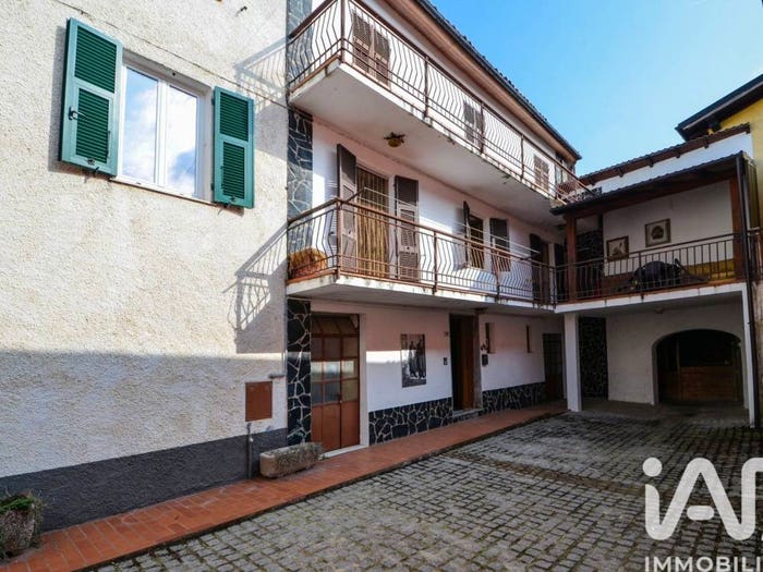 Casa con 6 locali in vendita in Frazione Pianissolo, Pianissolo, Roccavignale
