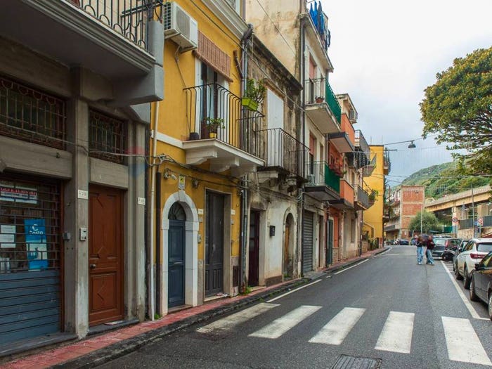 Appartamento con 6 locali in vendita in Corso Vittorio Emanuele, Letojanni