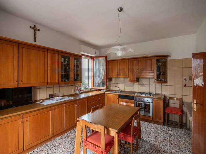Appartamento con 6 locali in vendita in Contrada San Severo, Centro, Ostra Vetere