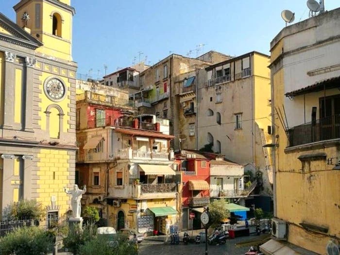 Appartamento quadrilocale in vendita in Monte Santo, Napoli