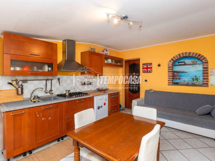 Appartamento trilocale in vendita in Via Giuseppe Garibaldi, Centro Storico, Chieri