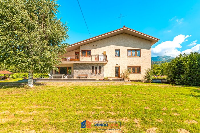 Casa con 9 locali in vendita in Via Foglienzane, Dronero