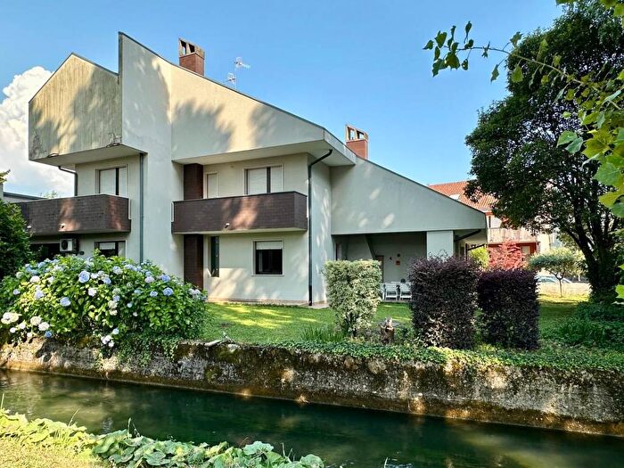 Casa con 5 locali in vendita in Via Planis, Volontari Planis, Udine