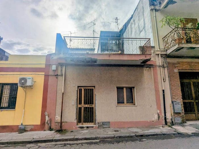 Casa bilocale in vendita in via Garibaldi, Calatabiano