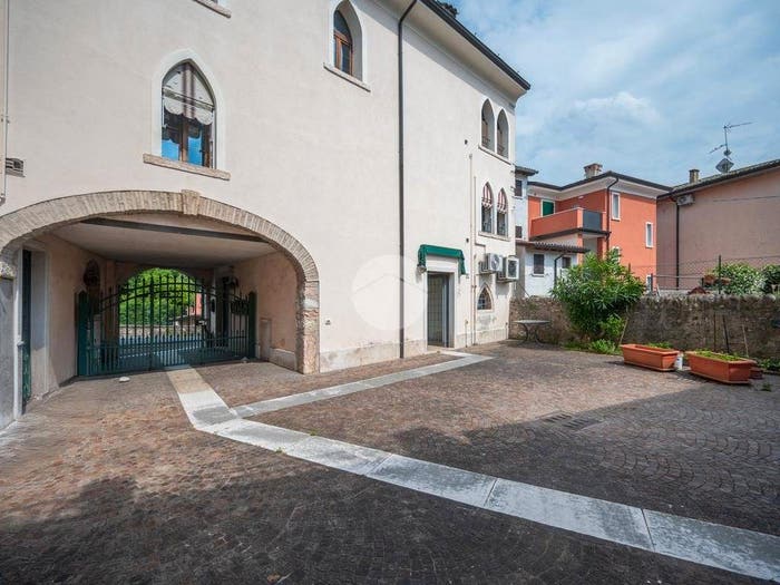 Appartamento bilocale in vendita in Via Monte Baldo, Costermano sul Garda