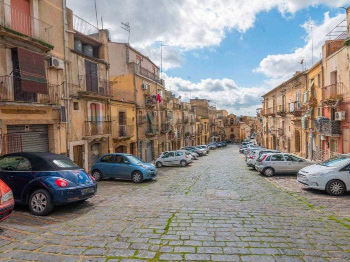 Casa con 6 locali in vendita in Via Falcone, Centro, Caltagirone
