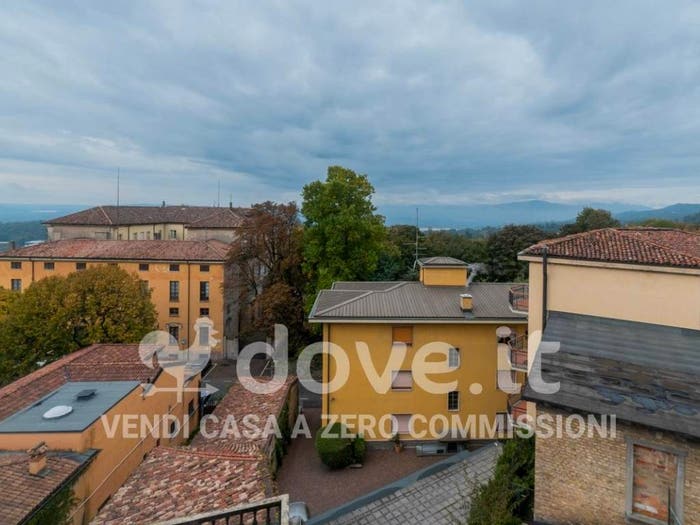 Appartamento trilocale in vendita in via Monte Grappa, Centro, Casciago