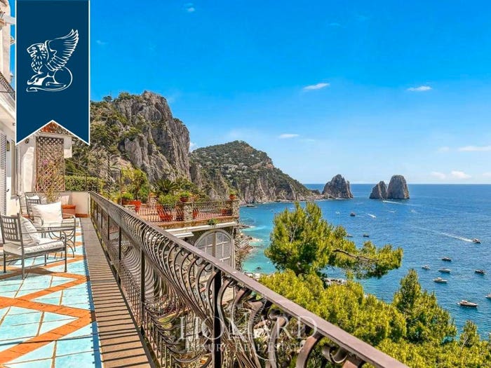 Appartamento con 5 locali in vendita in Capri