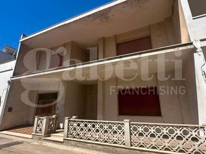 Casa con 6 locali in vendita in Melissano