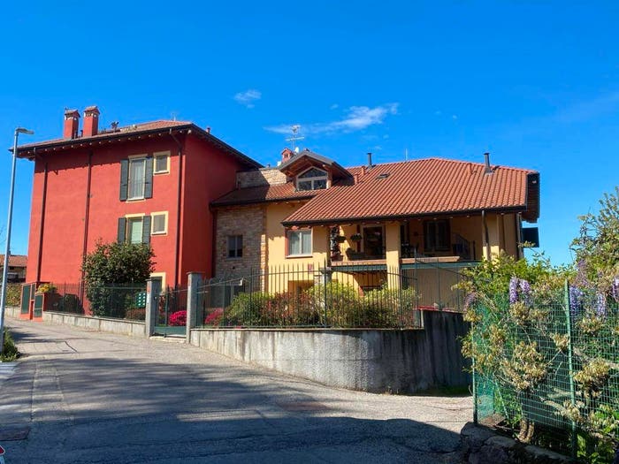 Appartamento quadrilocale in vendita in Via della Camelia, Capronno, Angera