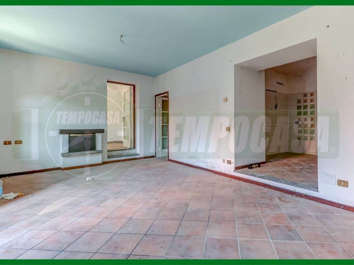 Casa con 6 locali in vendita in Via Canese, Laveno, LavenoMombello
