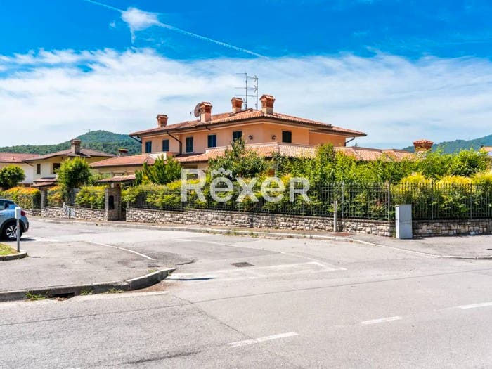 Casa quadrilocale in vendita in Via U Foscolo, Centro, Concesio