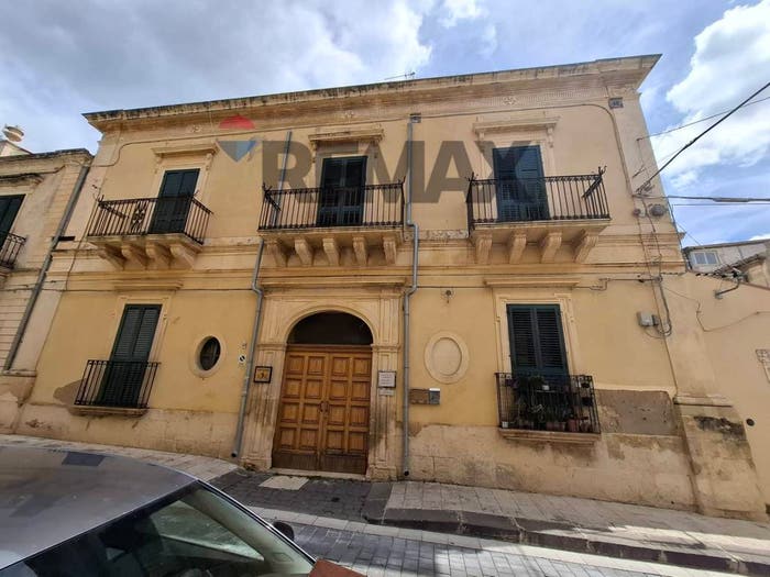 Casa bilocale in vendita in Vico Bronzetti, Centro, Noto