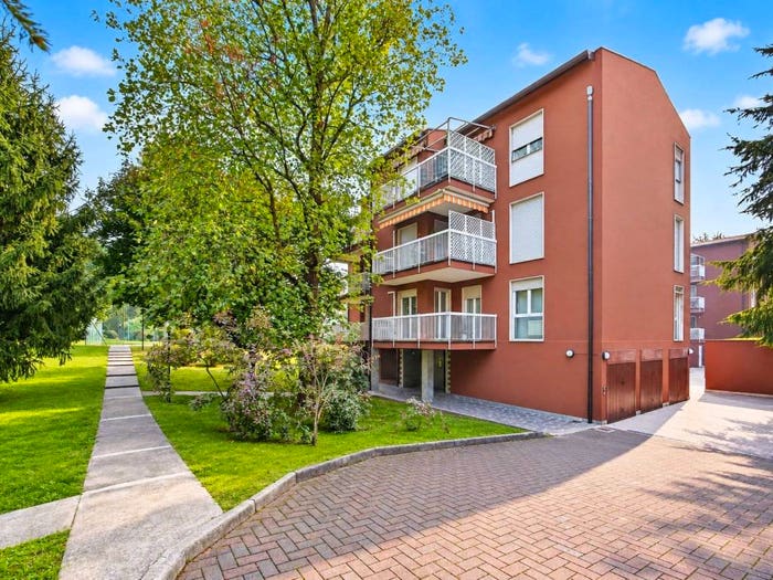 Appartamento trilocale in vendita in Via Giacomo Leopardi, Centro, Arese