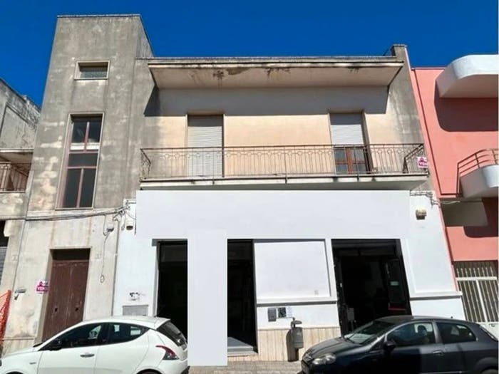 Appartamento con 6 locali in vendita in Casarano