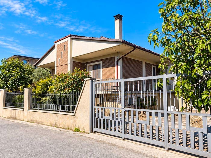 Casa con 5 locali in affitto in Via Edmondo De Amicis, Centro, Avezzano