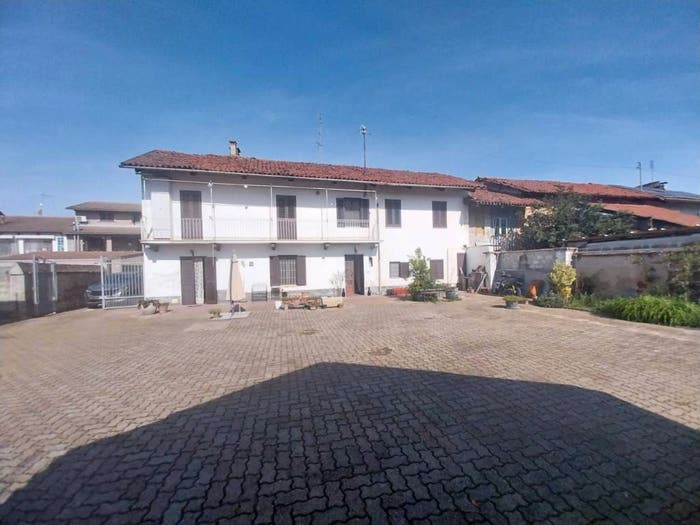 Casa con 6 locali in vendita in Frazione Gangaglietti, Caramagna Piemonte