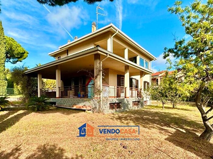 Appartamento quadrilocale in vendita in Viale Silvio Amico, Centro, Loano