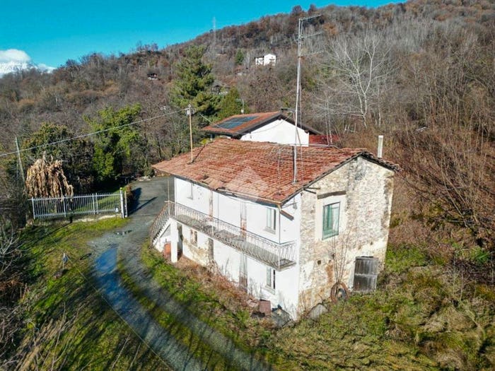 Casa quadrilocale in vendita in Via Vecchia della Valle, Revello