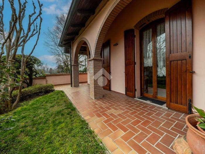 Casa con 6 locali in vendita in Via Enrico Fermi, Praticello, Gattatico