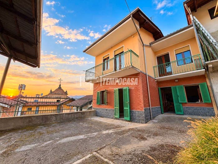 Casa con 5 locali in vendita in Via Camillo Benso Conte di Cavour, Borgomasino