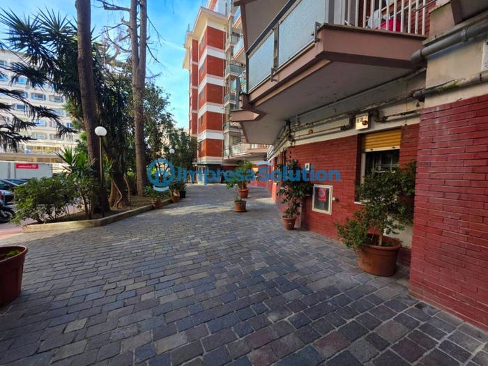 Appartamento trilocale in affitto in via maria bakunin, Fuorigrotta, Napoli