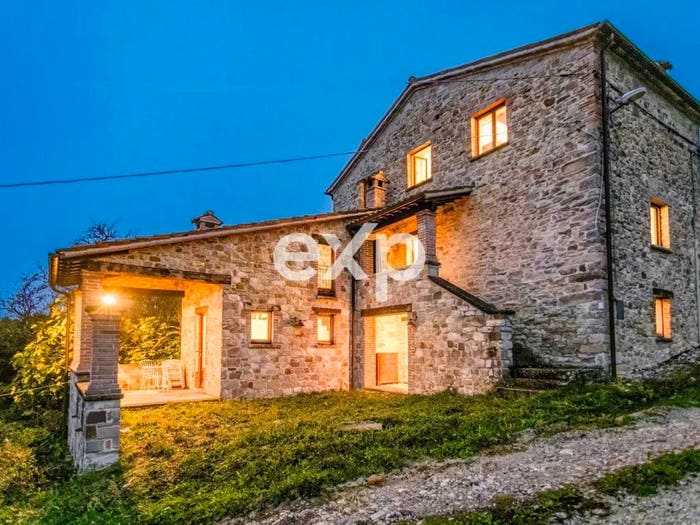 Casa con 6 locali in vendita in Strada per Sestino, Pennabilli