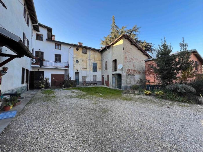 Casa con 6 locali in vendita in Pasturana