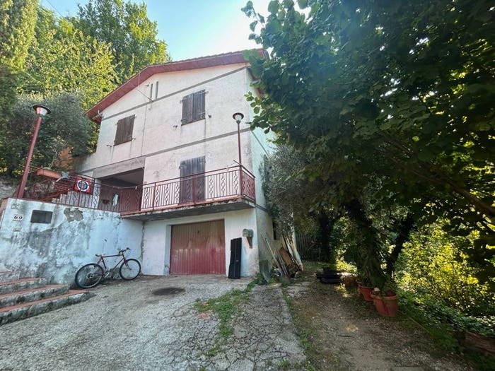 Casa con 6 locali in vendita in Marliana