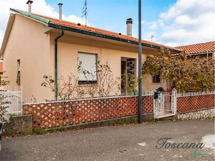 Appartamento con 6 locali in vendita in via fucini, Centro, Castelnuovo di Val di Cecina