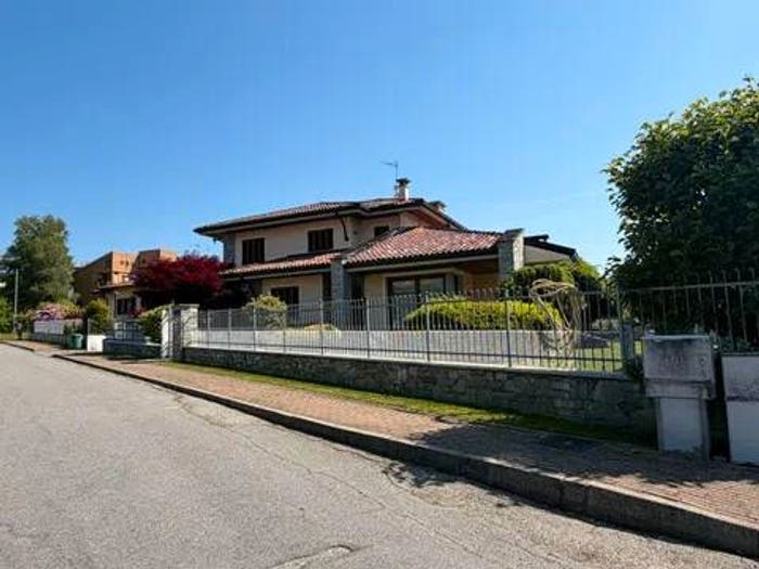 Casa con 6 locali in vendita in Via Mario Fanchini, Pianceri Alto, Pray