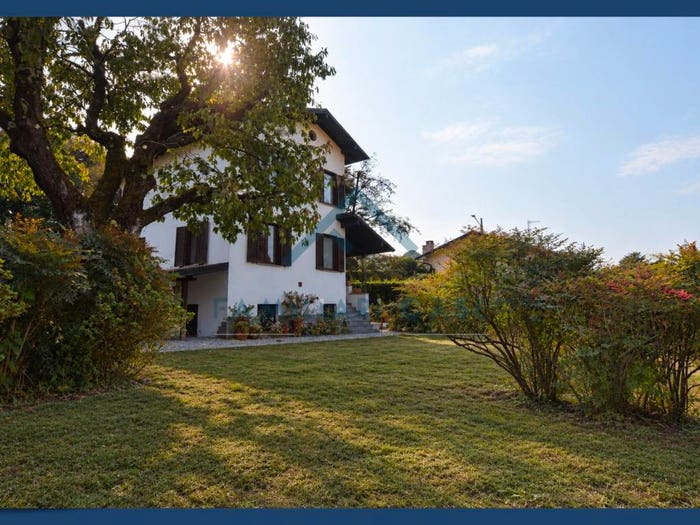 Casa quadrilocale in vendita in cadore, Centro, Azzate
